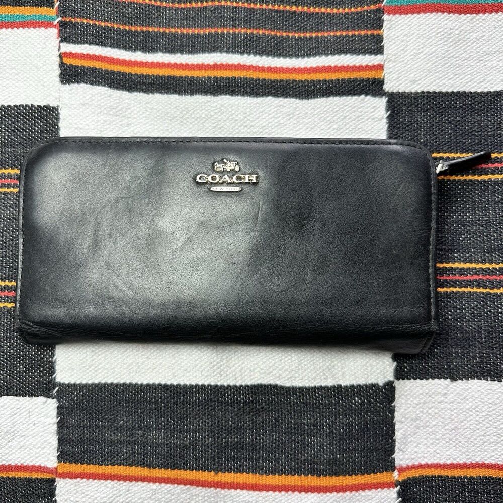 Vintage Coach Black Refined Calf Bifold Skinny Wallet. Goldtone Hardware.